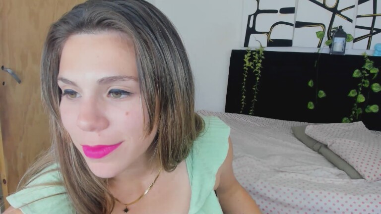 MiaBellalovesx's Streamate show and profile