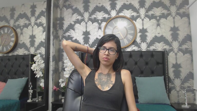 EmilyLoperaa's Streamate show and profile