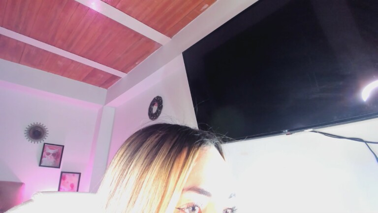 Sara019's Streamate show and profile