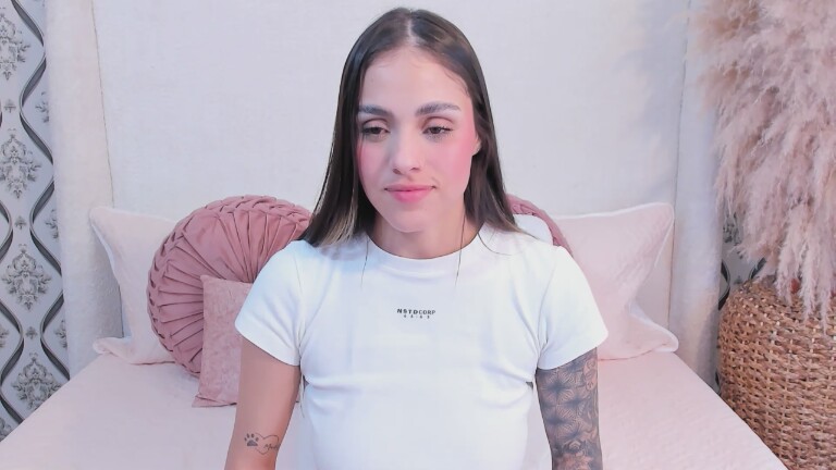 SaraBacker's Streamate show and profile