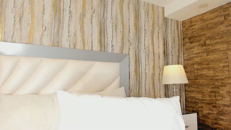 Sara_Hanniston's Streamate show and profile