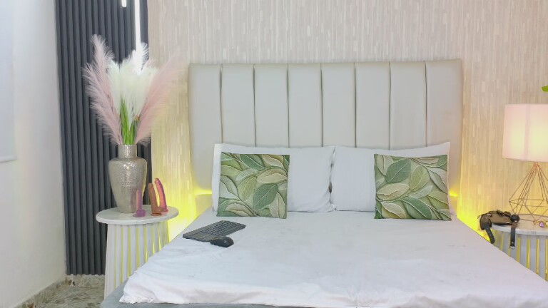 KittiLugo's Streamate show and profile