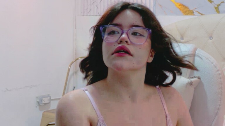 alexamiss18's Streamate show and profile