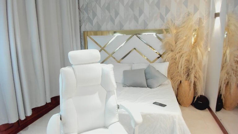 EmilyCash's Streamate show and profile