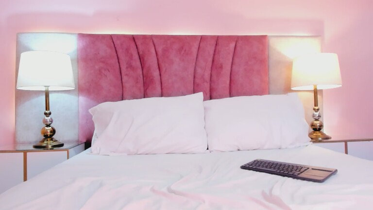 EmmaWeest's Streamate show and profile