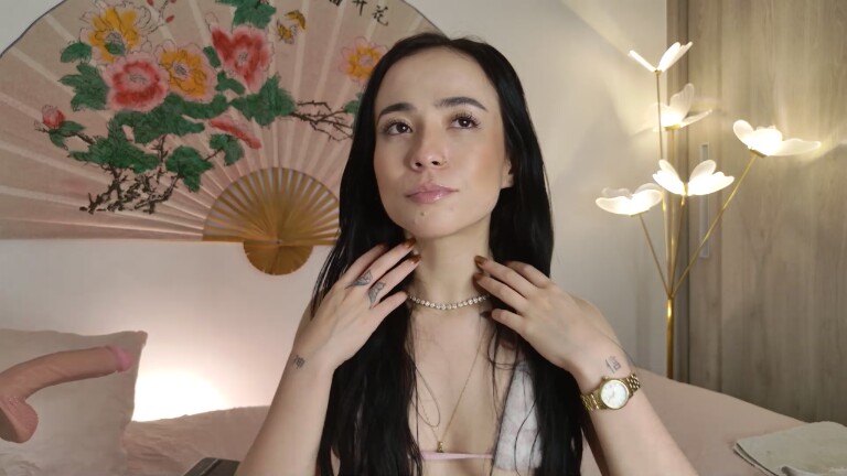 SweetSara33's Streamate show and profile