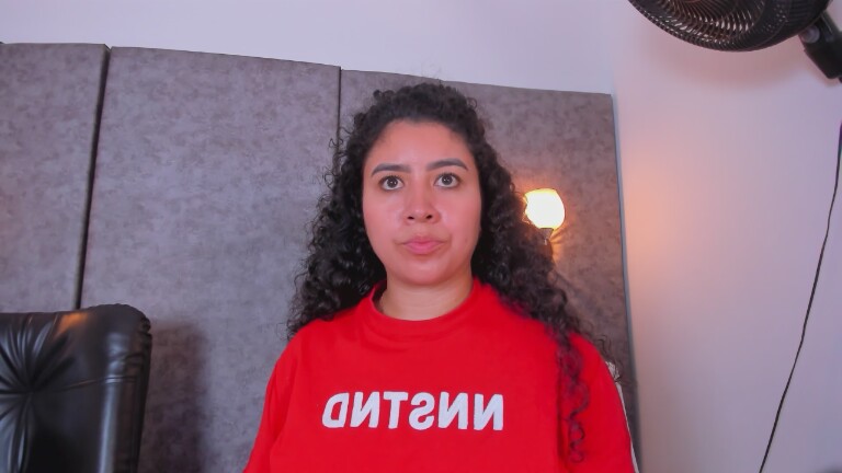 Tharaa24's Streamate show and profile