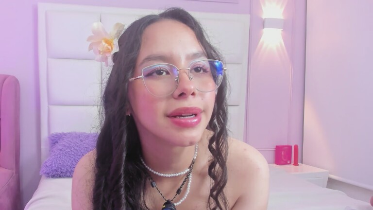 DAPHNEVALUCCI's Streamate show and profile