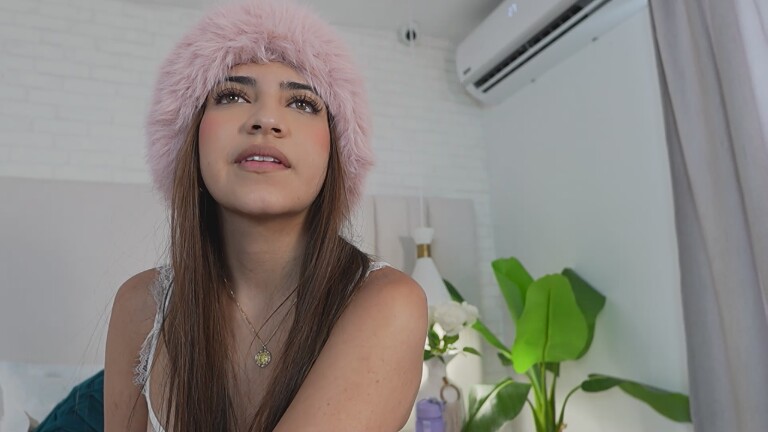 VictoriaJoliegb's Streamate show and profile