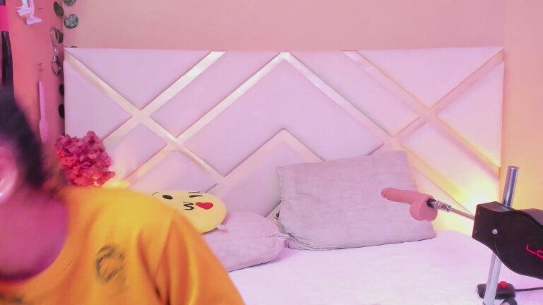 SaraSstonee's Streamate show and profile