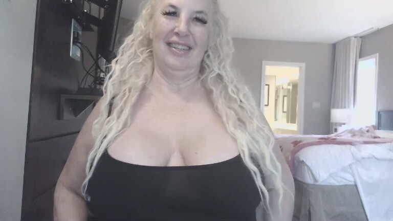 StephanieMatureBusty's Streamate show and profile