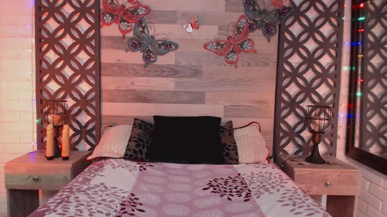 LINDALANE's Streamate show and profile