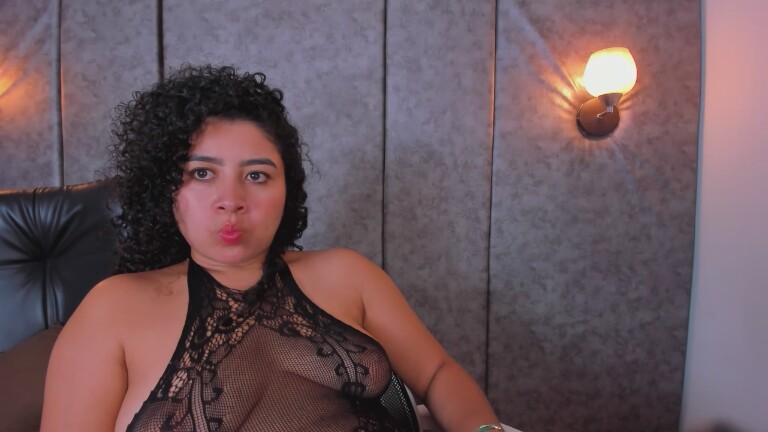 Tharaa24's Streamate show and profile