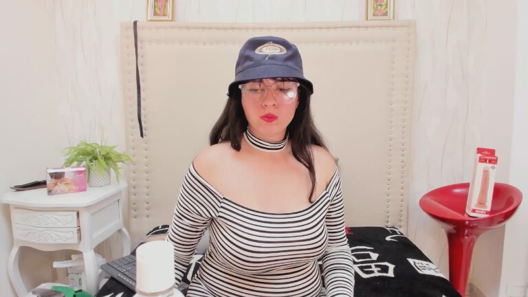 EmmaWatss's Streamate show and profile