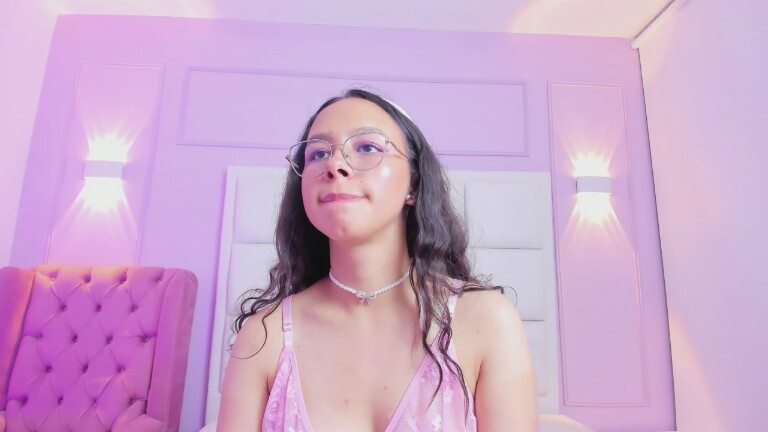 DAPHNEVALUCCI's Streamate show and profile