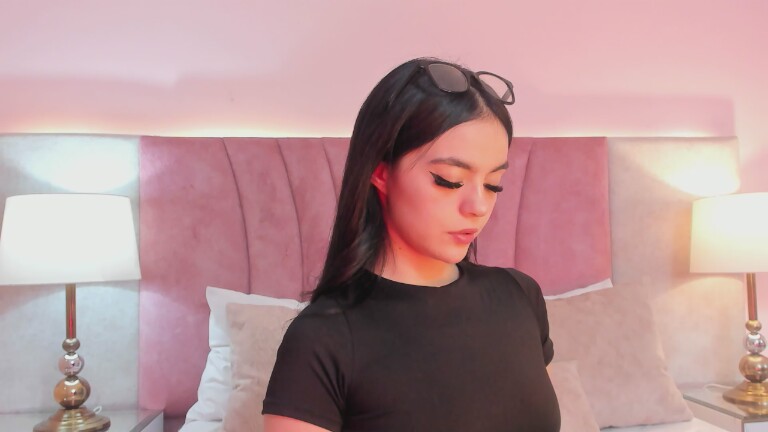 EmmaWeest's Streamate show and profile