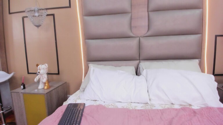 ALICECARVAJAL's Streamate show and profile