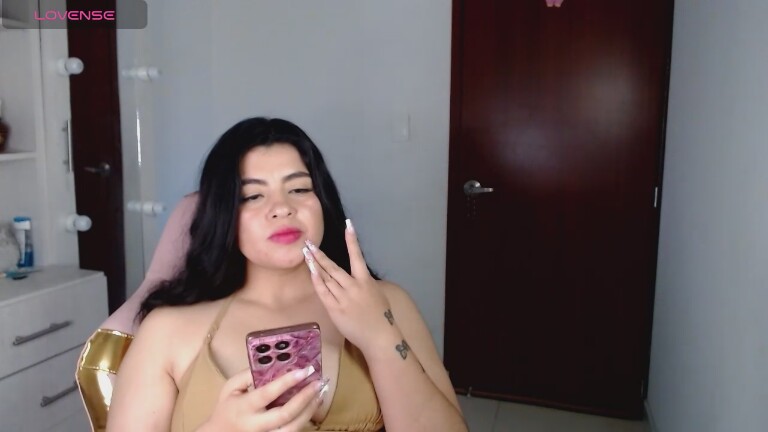 mila_paris's Streamate show and profile