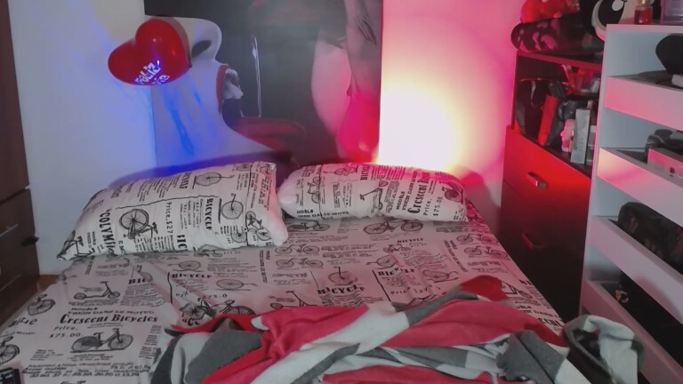 LATINA_BIG_CLITXXX's Streamate show and profile