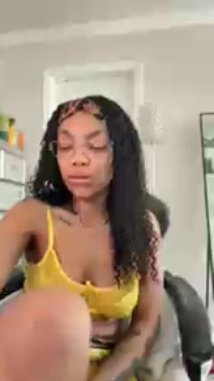 imeverythingg's Streamate show and profile