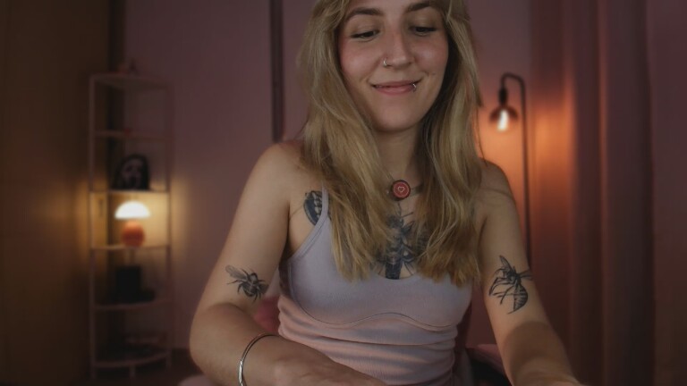 LindaSofiaa's Streamate show and profile