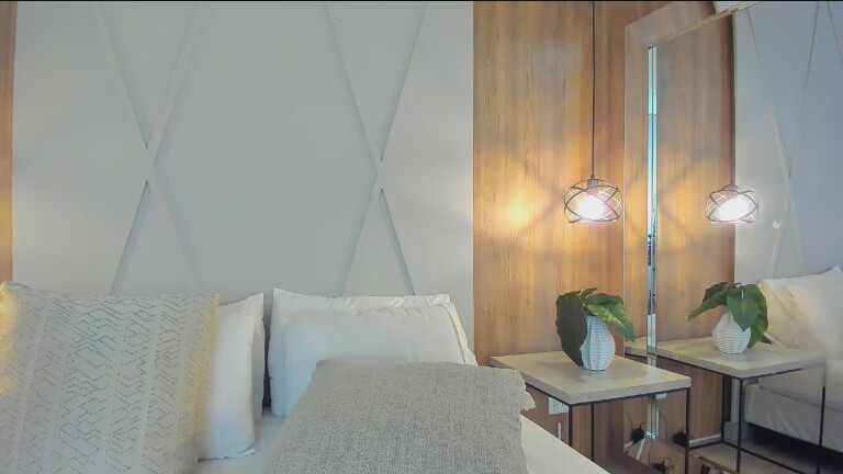 MarianneV's Streamate show and profile