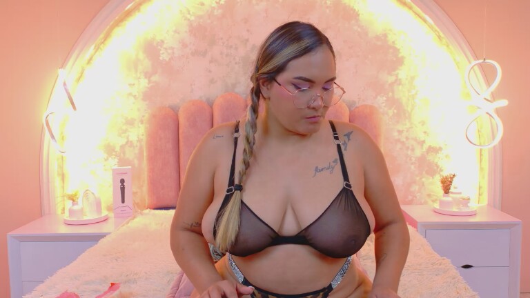 Mia_Laurent's Streamate show and profile