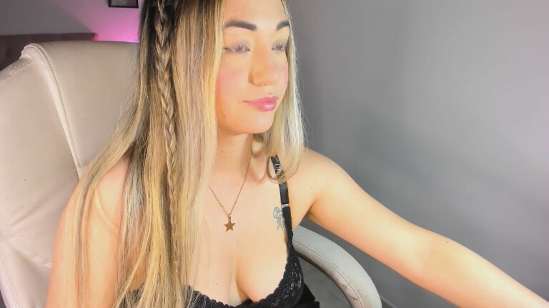 Sara019's Streamate show and profile