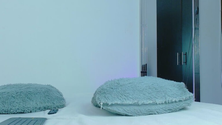 MirandaYong's Streamate show and profile