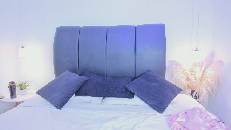 Charlotte_Bernard's Streamate show and profile