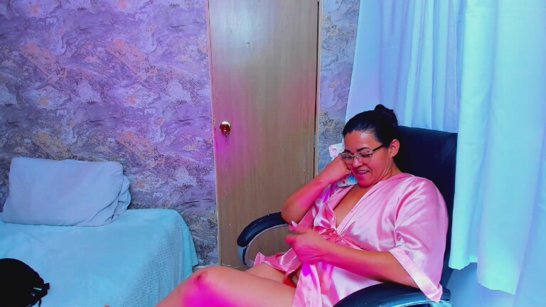 MatureePure's Streamate show and profile