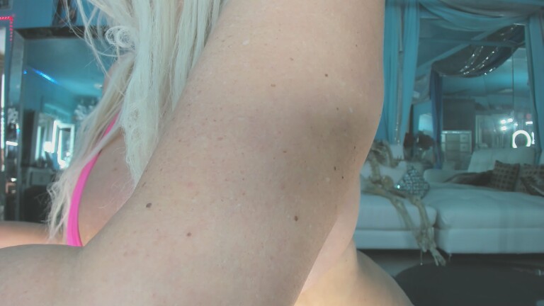 ADRIANNA777's Streamate show and profile